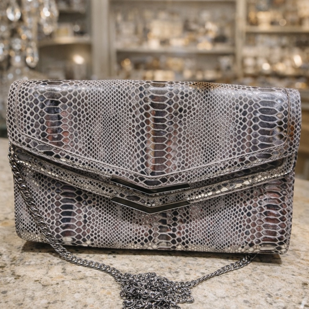 NWOT-Whitehouse Black Market Faux Snakeskin with removable chain - Picture 2 of 4